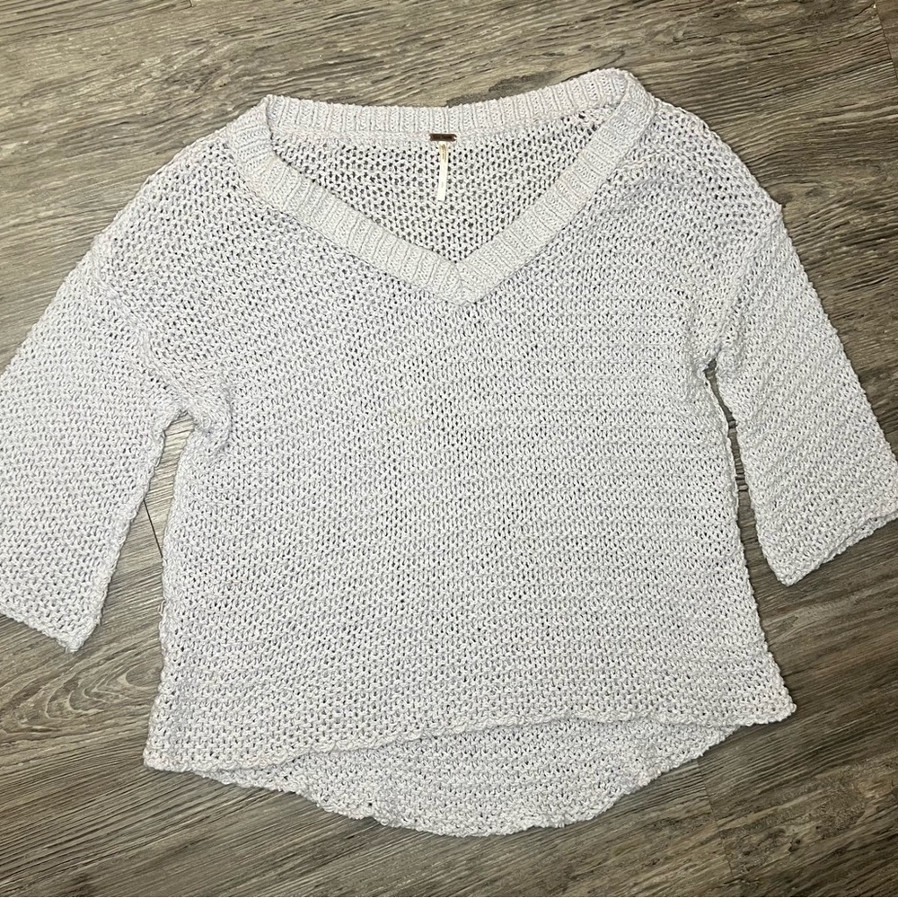 Free People lights gray V-Neck crochet Sweater size small stretchy